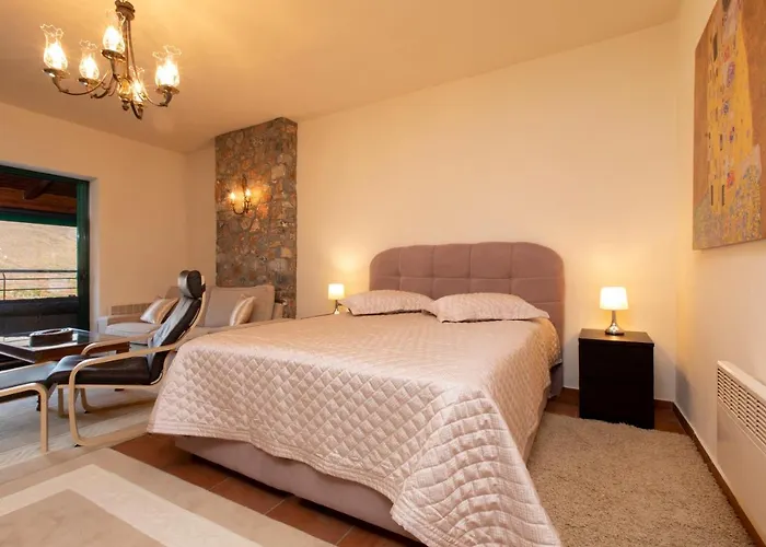 Voras 180° View Chalet *